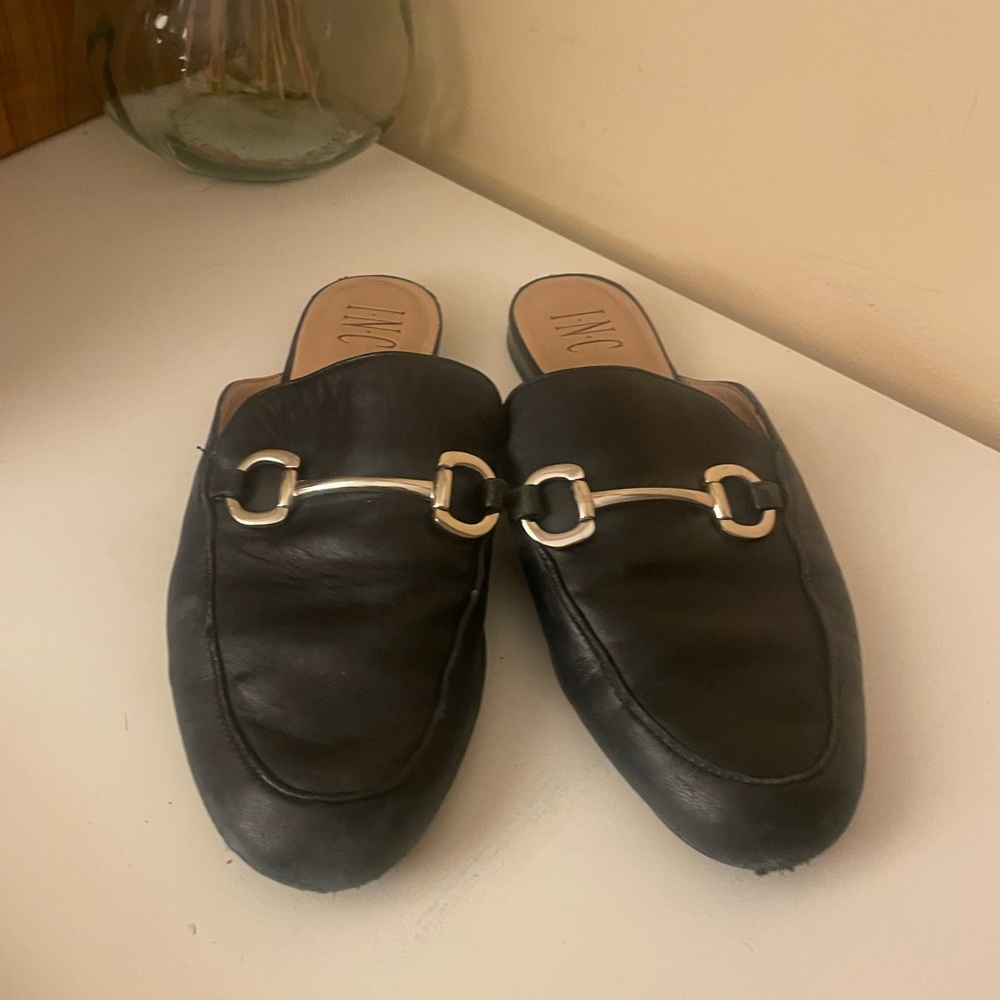 Inc- gilia black buckle mule